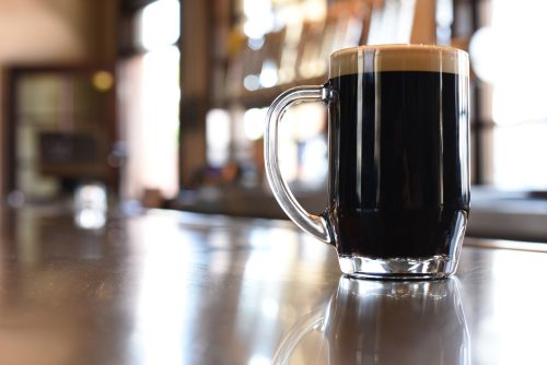 Piwo irlandzkie ciemne – czym się wyróżnia na tle innych?