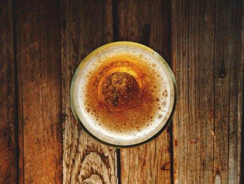 Ile gram czystego alkoholu zawiera 0 5 litra piwa?